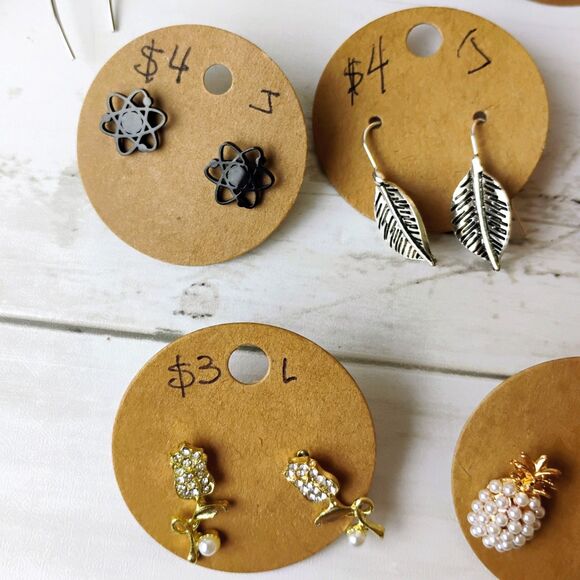 10 Earring Lot/Bundle NEW Flowers, Turtle, Pineapple, Hearts Leaves - Picture 6 of 6